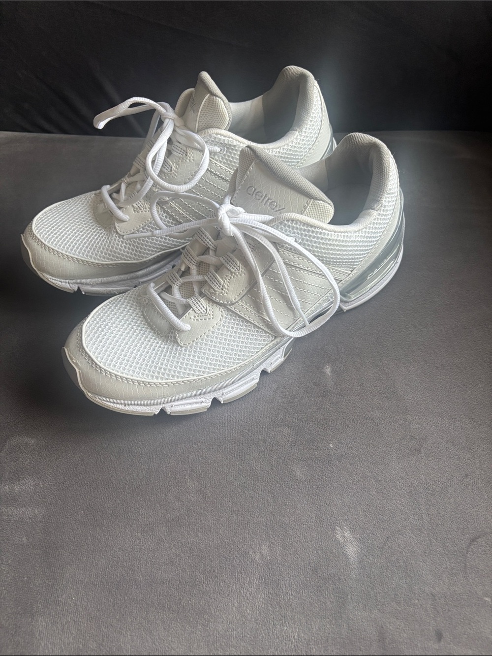 Aetrex Women's White Mesh Athletic Sneakers